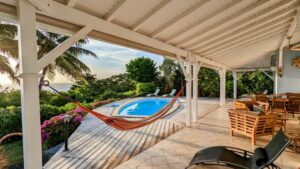 Villa FALVERT Bouillante la terrasse et la piscine
